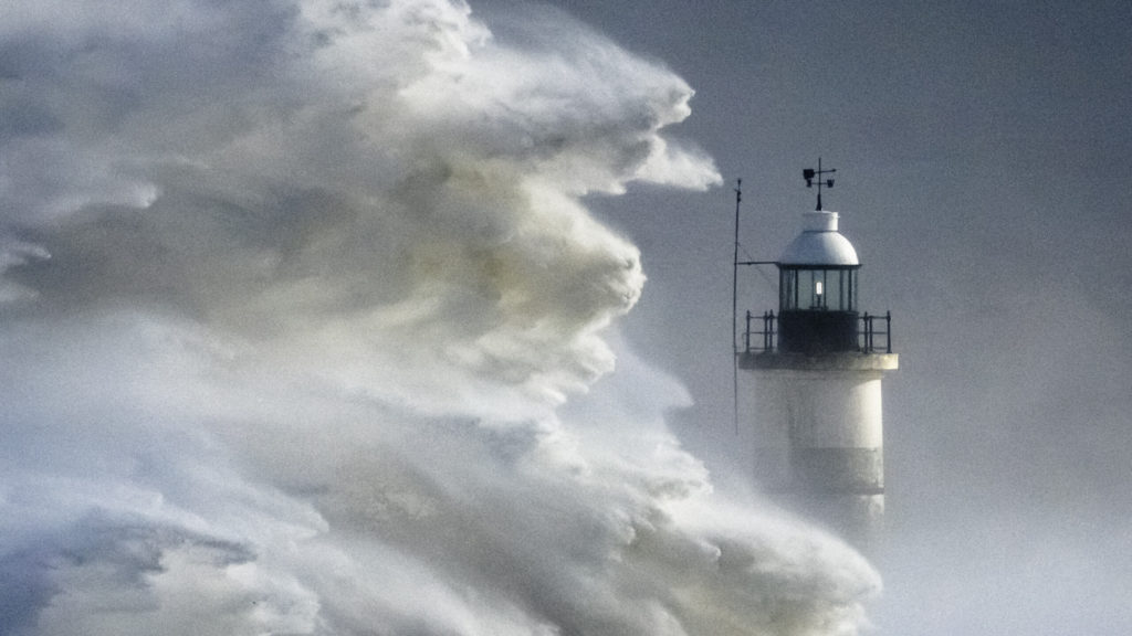 “Storm Eunice” photog wins Weather Photographer of the Year 2022