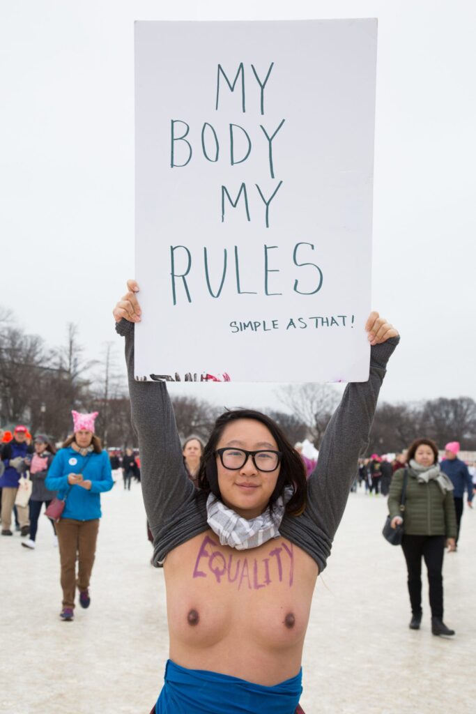 Susan Meiselas Shares an Astonishing Scene from a Protest