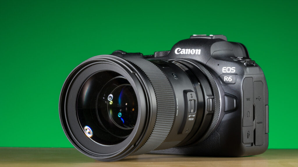 Be ready for Holiday snaps with Canon mirrorless camera deals