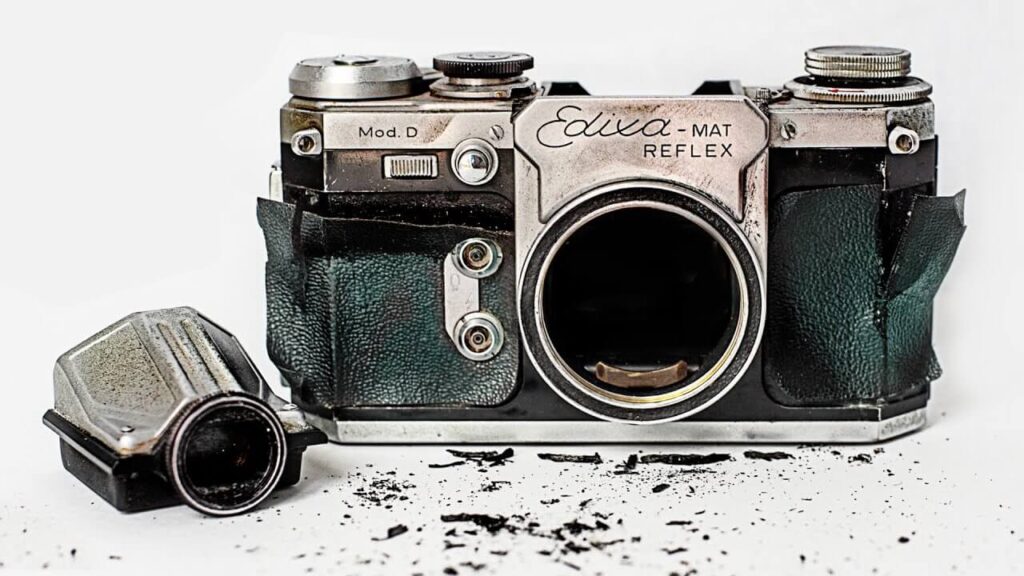 Restoring a filthy 1960s vintage camera